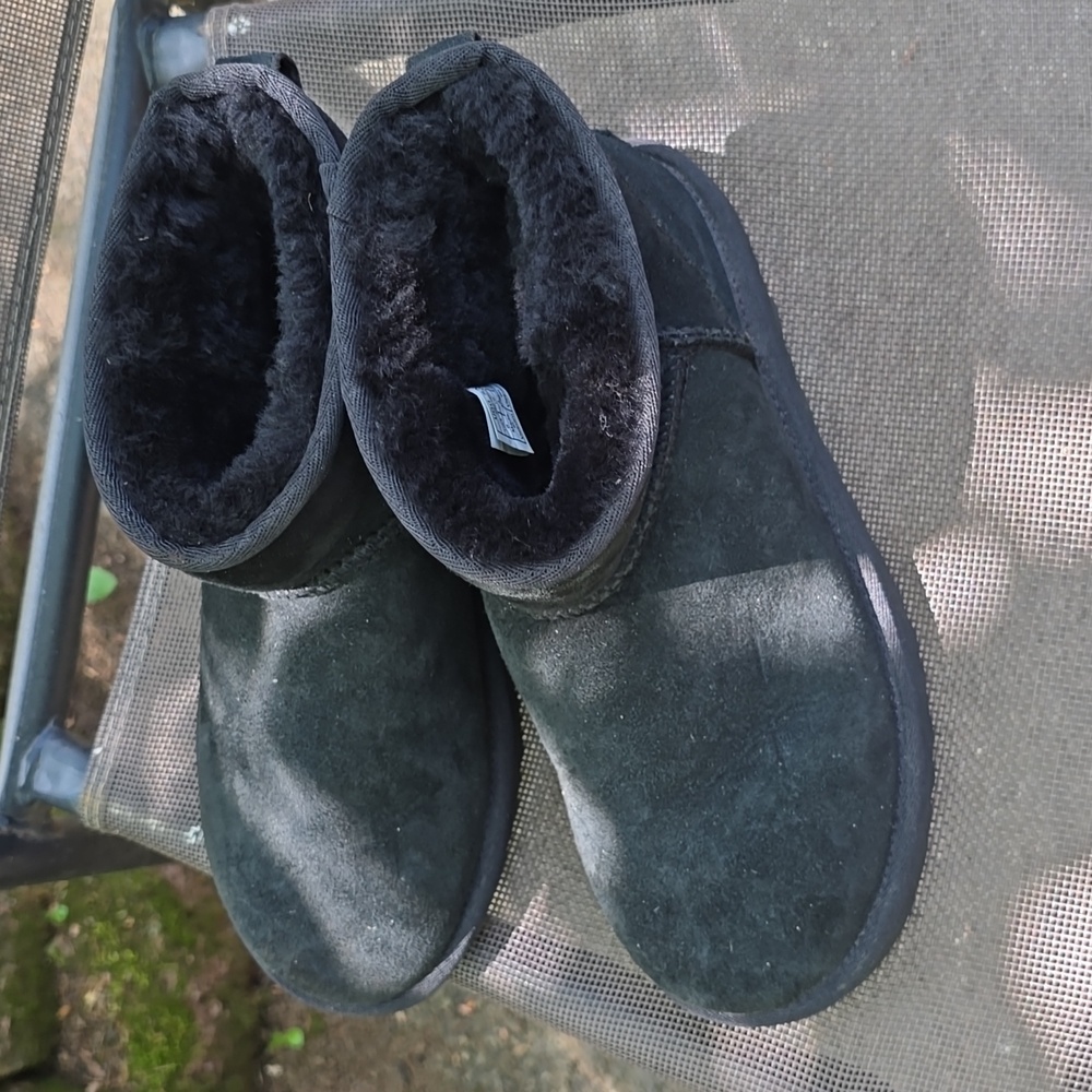 UGG Classic Mini II size 6